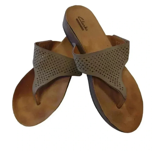 Clarks Tan Leather Upper Thong Sandals  Velcro Size 8 - Picture 1 of 8